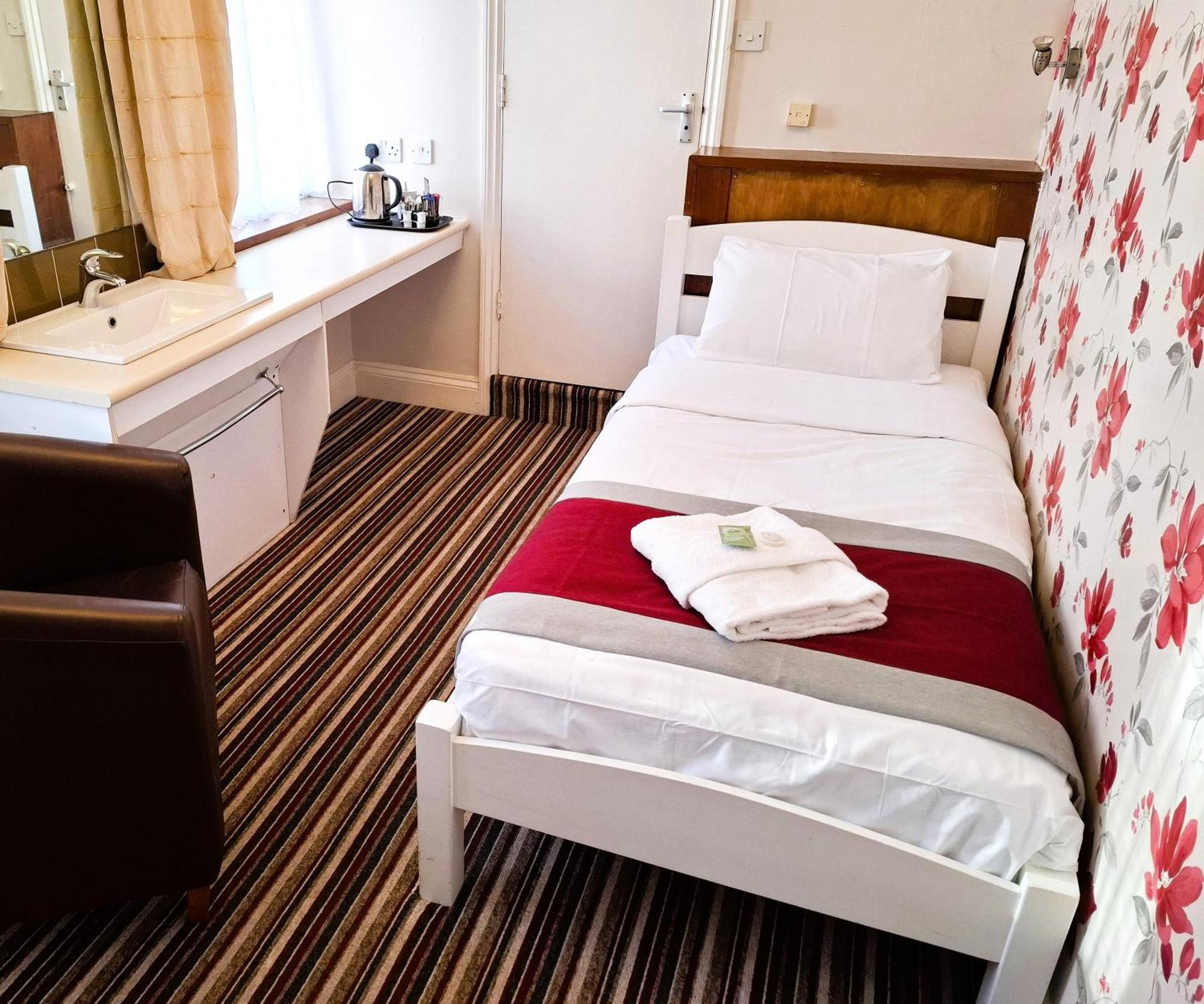 Russell Hotel Ройал-Танбридж-Уэльс Экстерьер фото