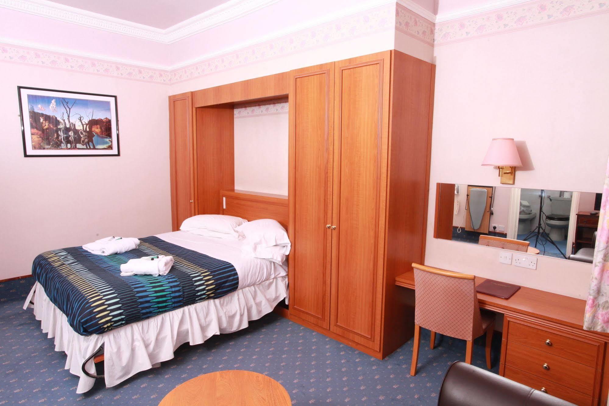 Russell Hotel Ройал-Танбридж-Уэльс Экстерьер фото